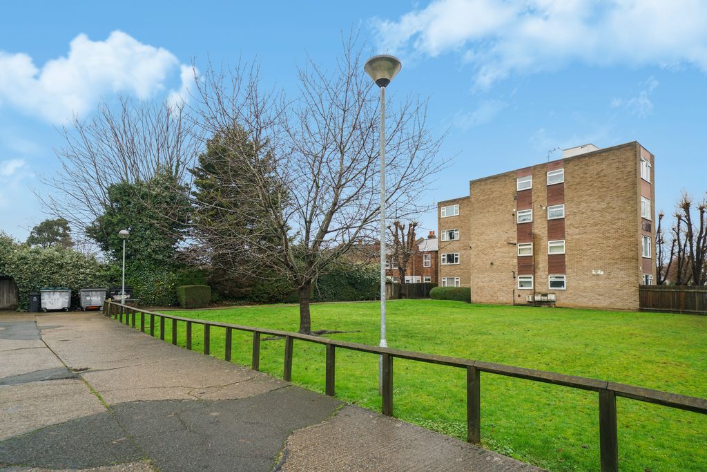 Kingsley Court - Haringey - London - 