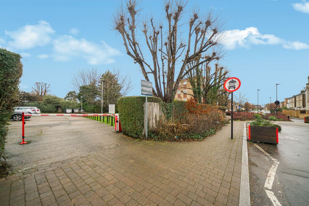 Kingsley Court - Haringey - London - 