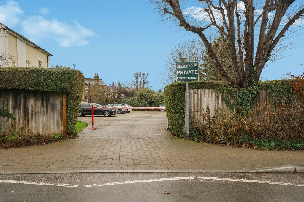 Kingsley Court - Haringey - London - 