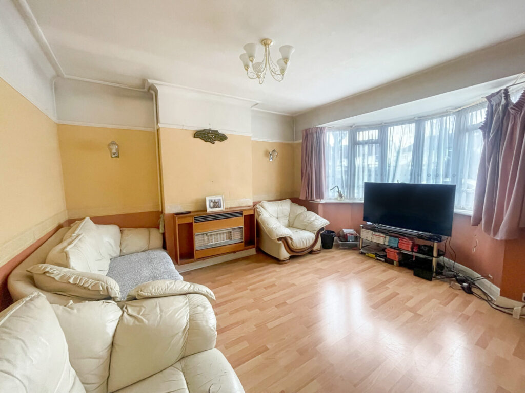 Churchbury Close - Enfield - London - EN1