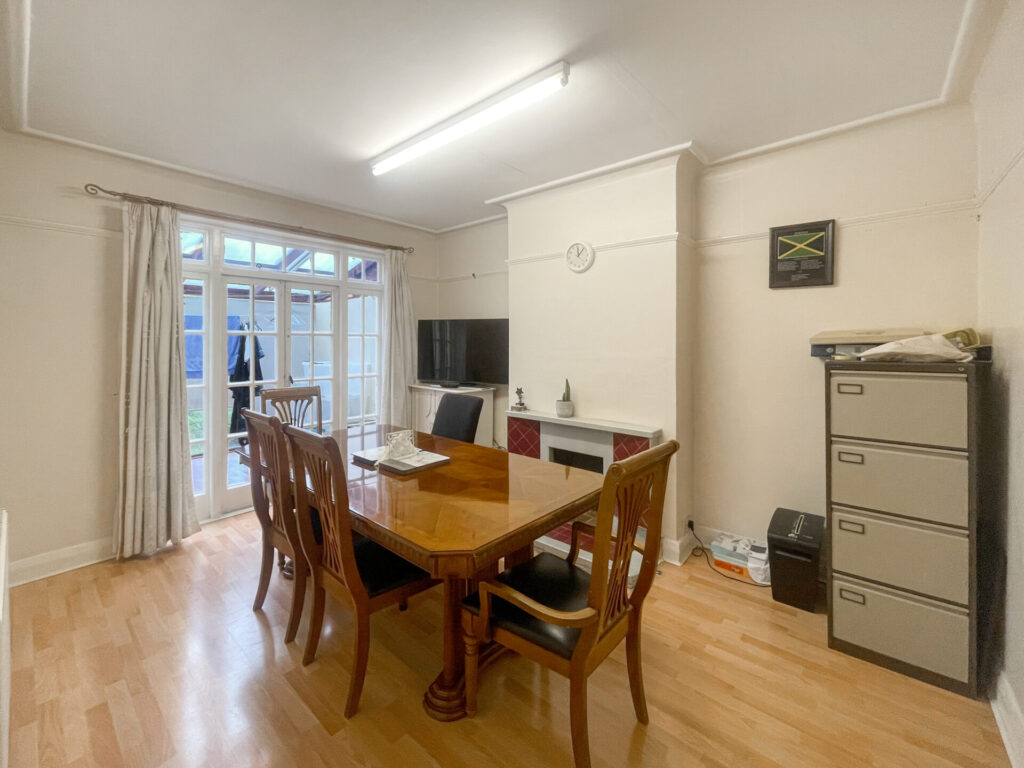 Churchbury Close - Enfield - London - EN1
