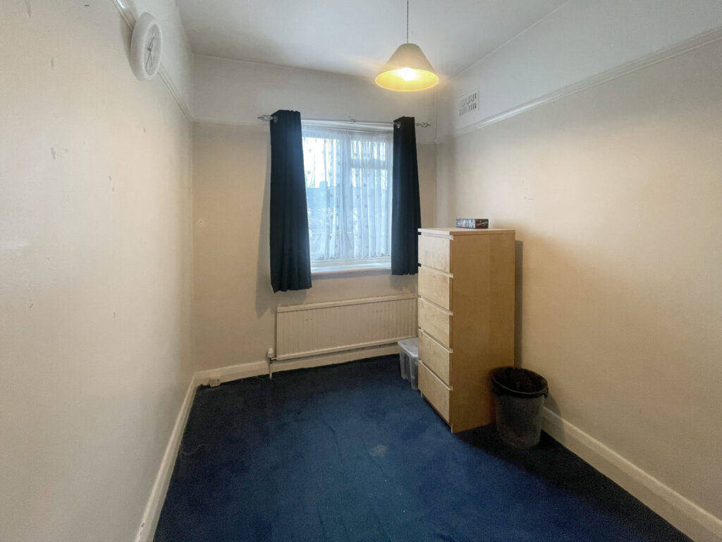 Churchbury Close - Enfield - London - EN1