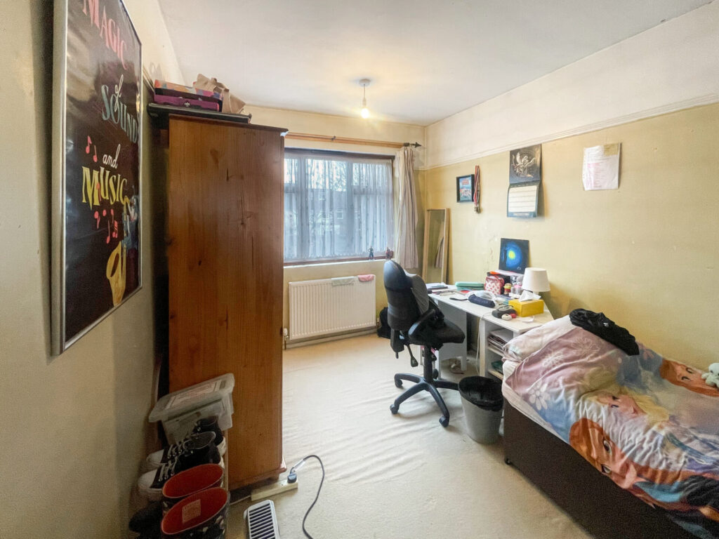 Churchbury Close - Enfield - London - EN1