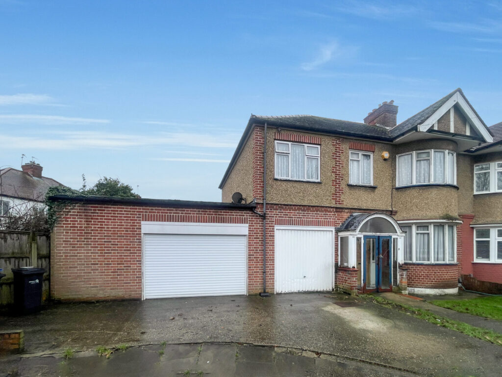 Churchbury Close - Enfield - London - EN1
