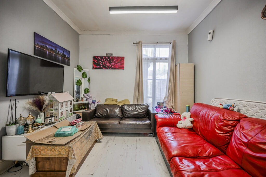 Endsleigh Gardens - Ilford - London - IG1