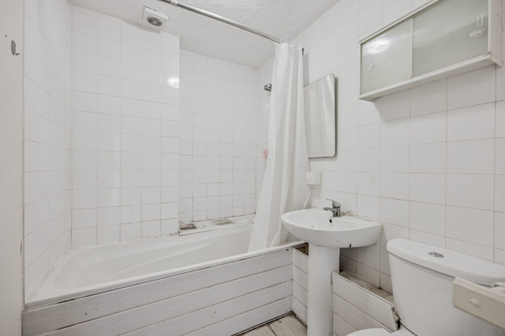 Mayfair Avenue, -  Ilford - London - IG1