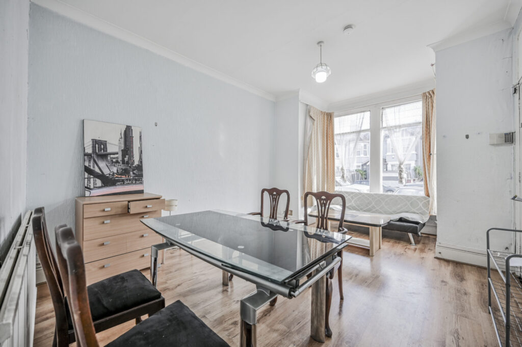 Mayfair Avenue, -  Ilford - London - IG1