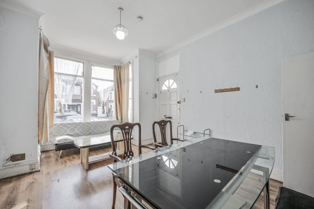 Mayfair Avenue, -  Ilford - London - IG1