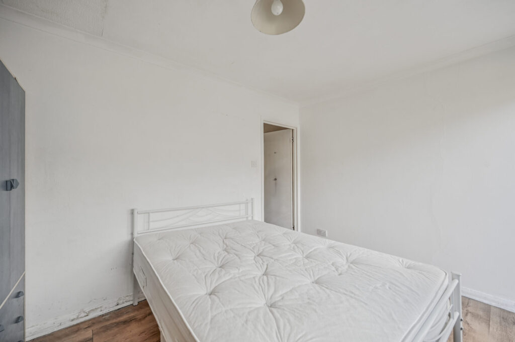 Mayfair Avenue, -  Ilford - London - IG1