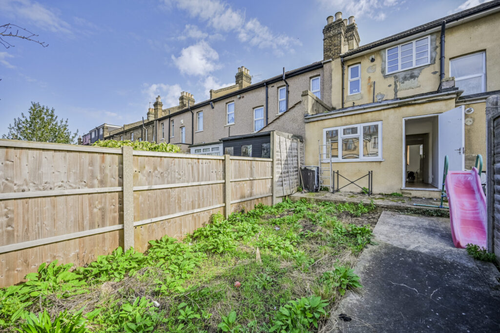 Mayfair Avenue, -  Ilford - London - IG1