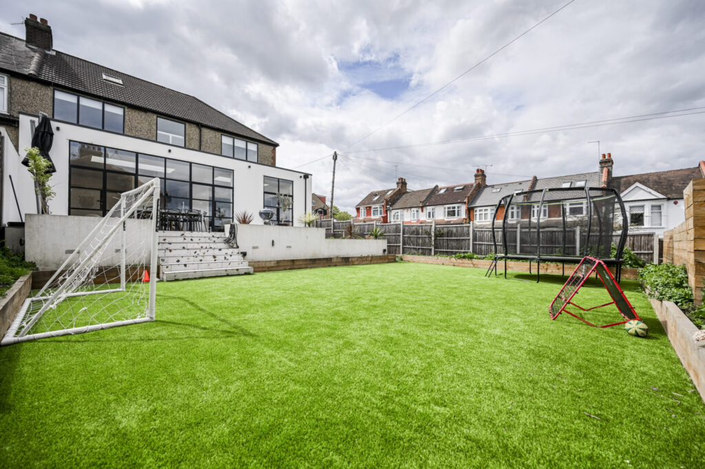 Lynton Gardens - Haringey - London - N11