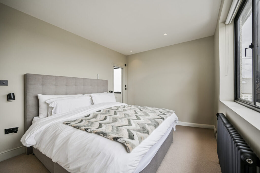 Lynton Gardens - Haringey - London - N11