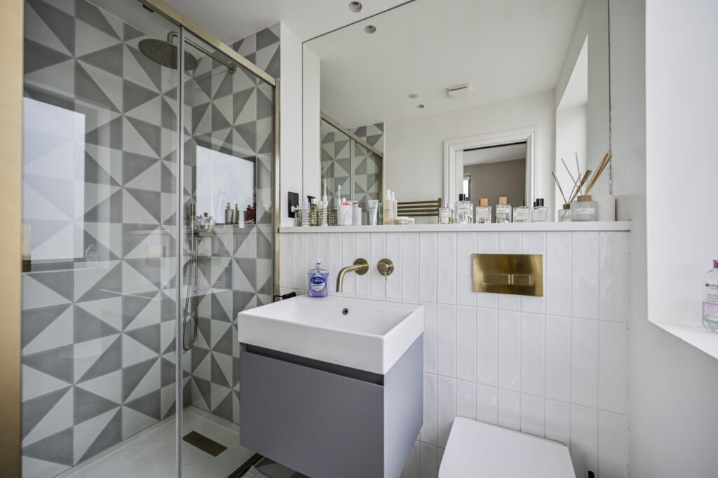 Lynton Gardens - Haringey - London - N11