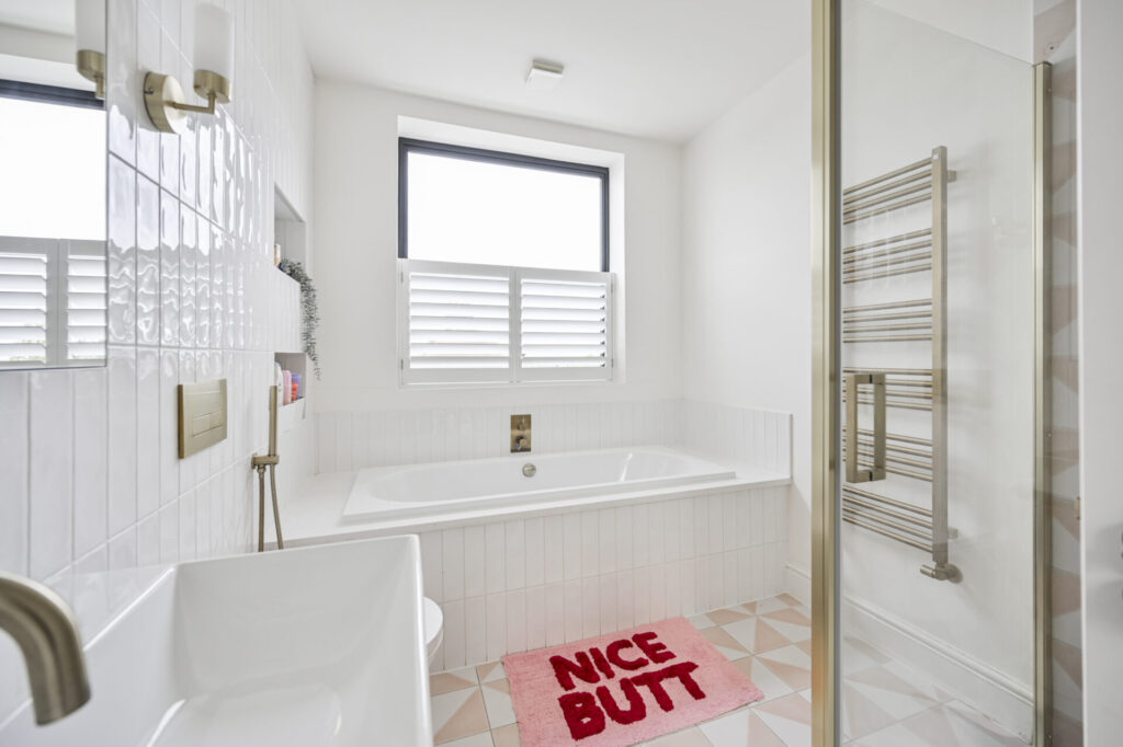 Lynton Gardens - Haringey - London - N11