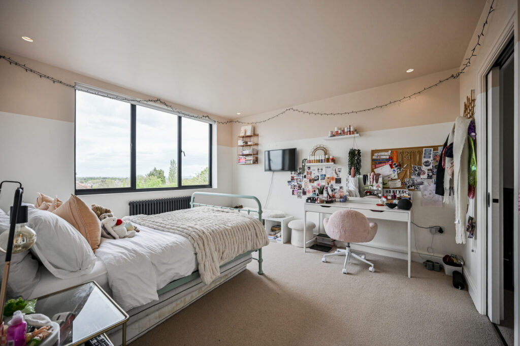 Lynton Gardens - Haringey - London - N11