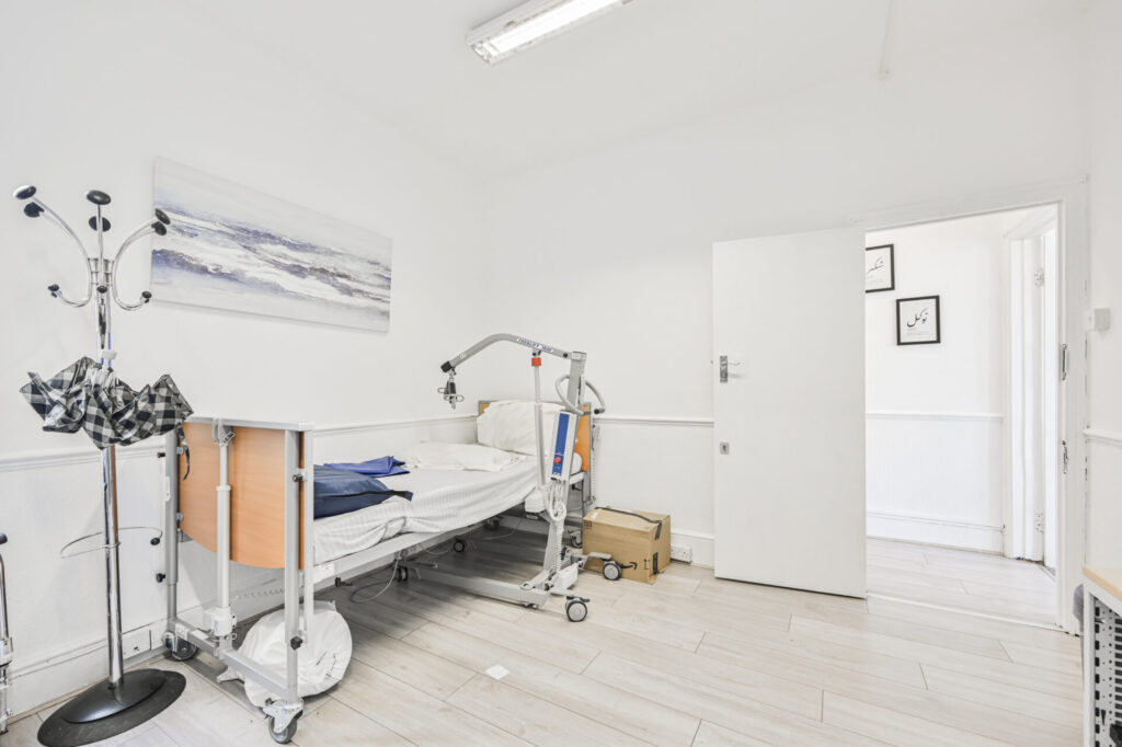 Green Lanes - Palmers Green - London - N13