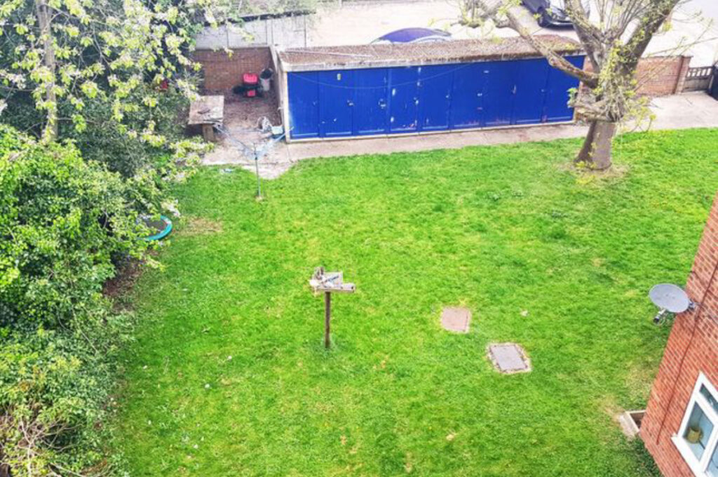 Norbury Court - North Finchley  - London - N12