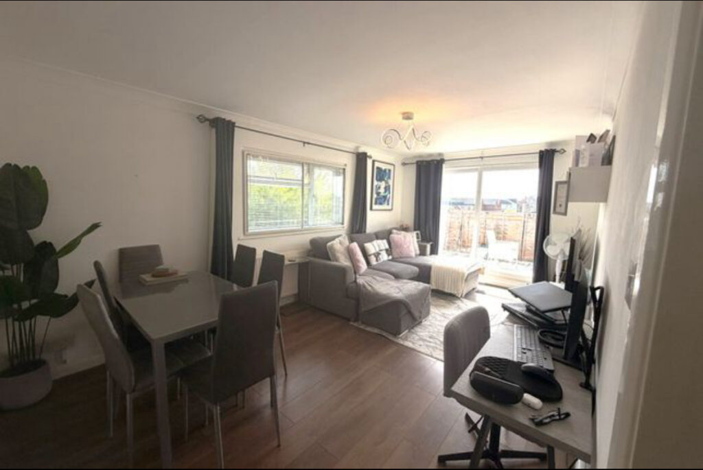 Norbury Court - North Finchley  - London - N12