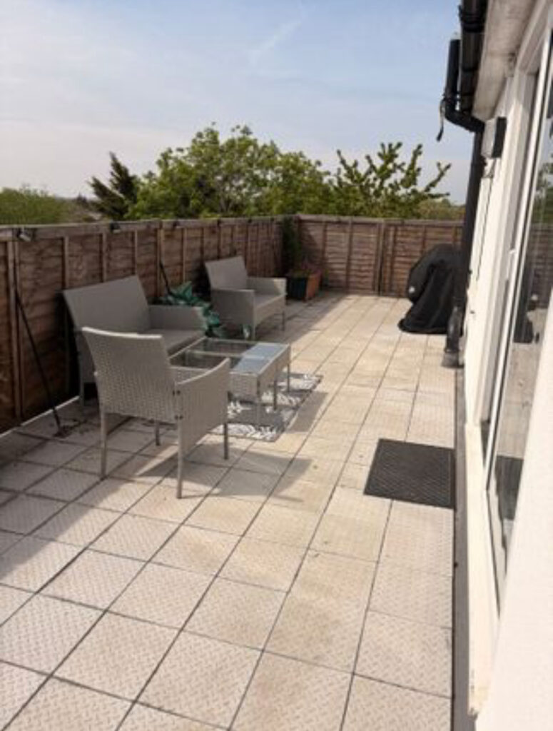 Norbury Court - North Finchley  - London - N12