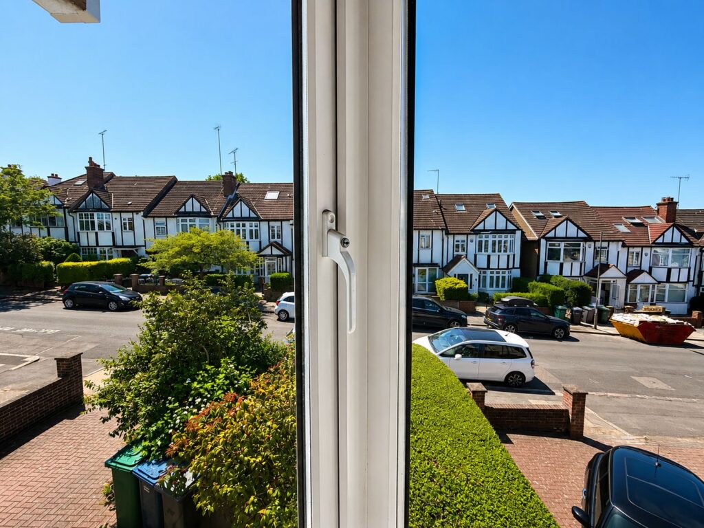 Lansdowne Road - Finchley - London - N3