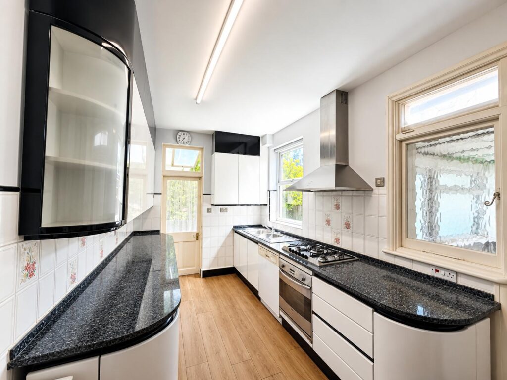 Lansdowne Road - Finchley - London - N3