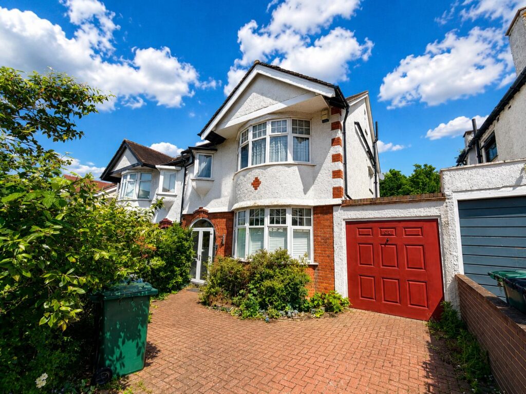 Lansdowne Road - Finchley - London - N3