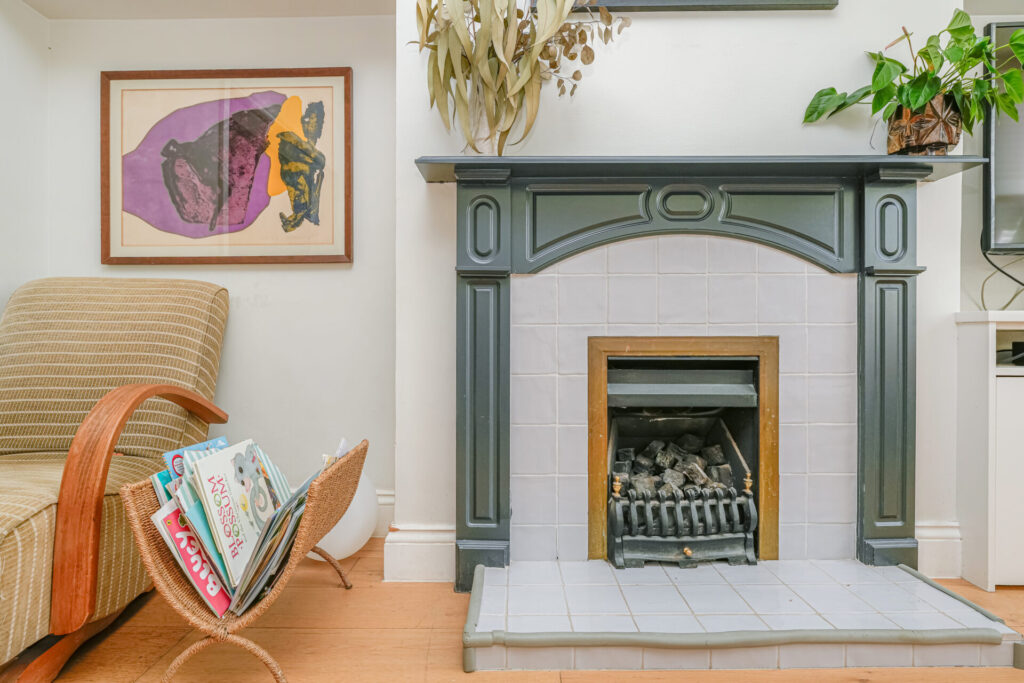 Thorold Road - Bowes Park - London - n22