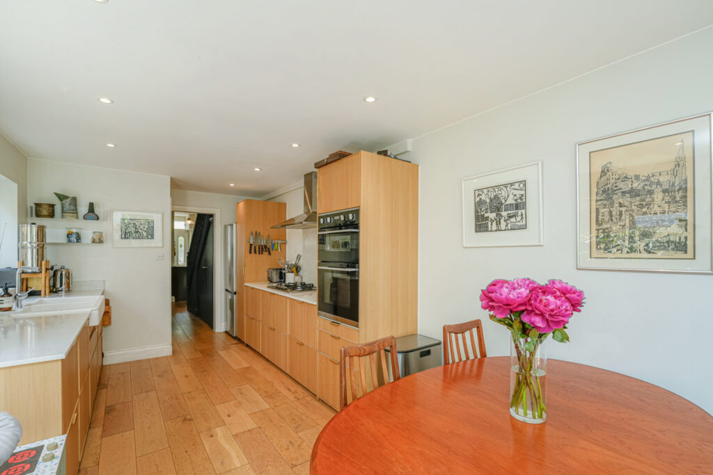 Thorold Road - Bowes Park - London - n22