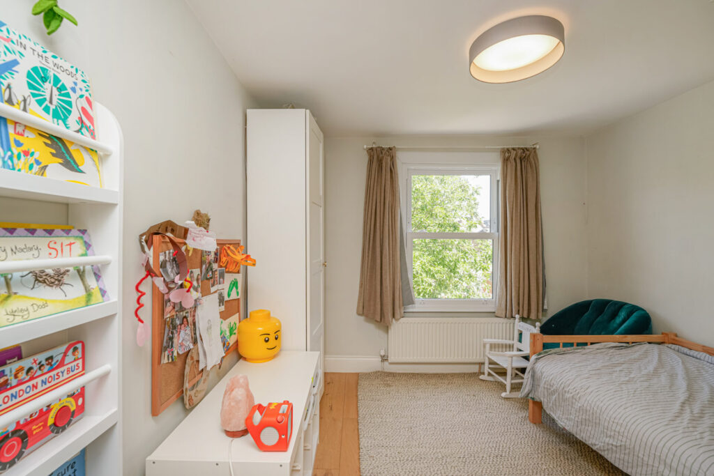Thorold Road - Bowes Park - London - n22