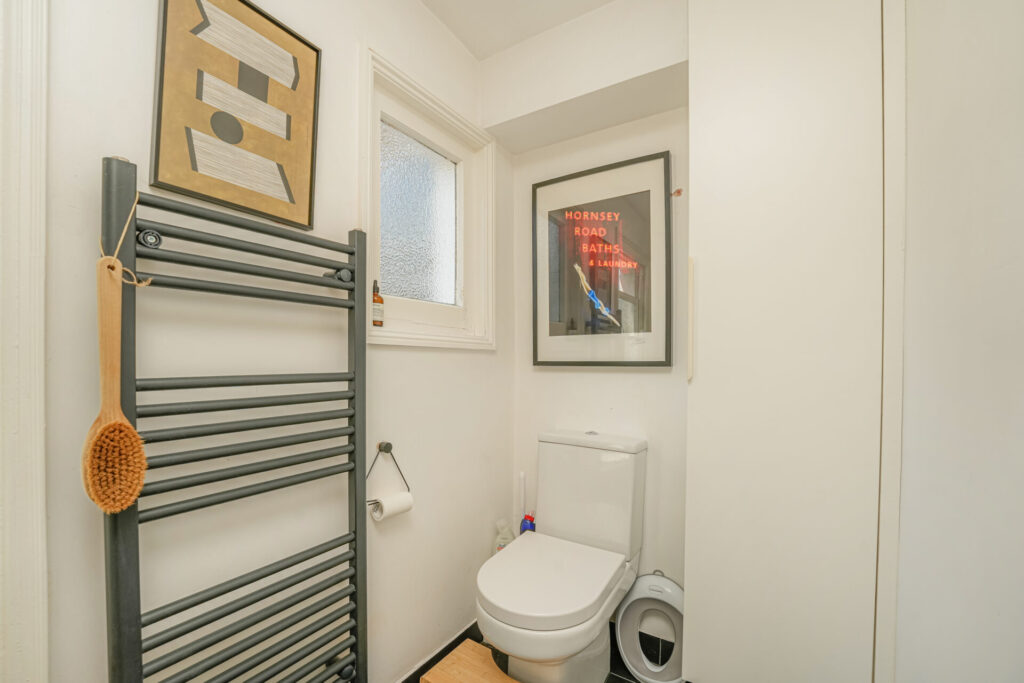 Thorold Road - Bowes Park - London - n22