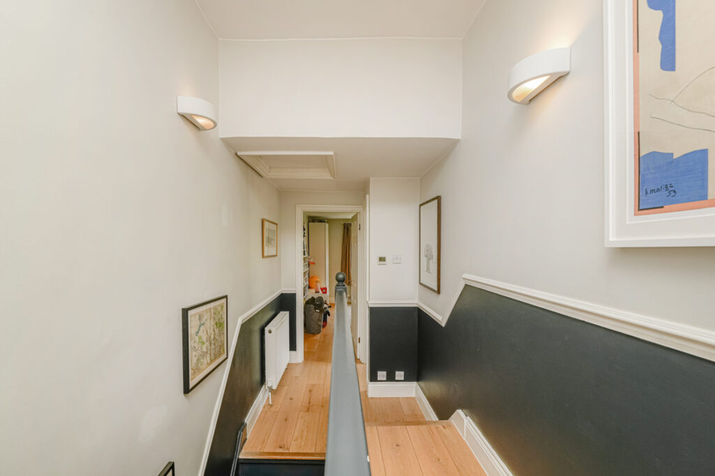 Thorold Road - Bowes Park - London - n22