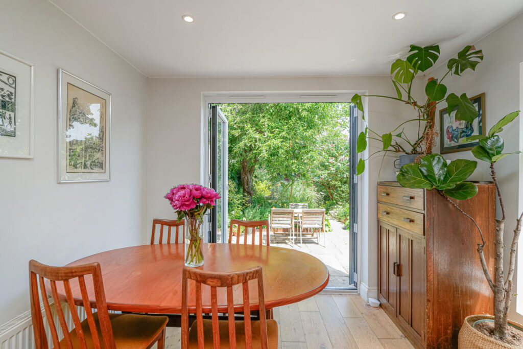 Thorold Road - Bowes Park - London - n22