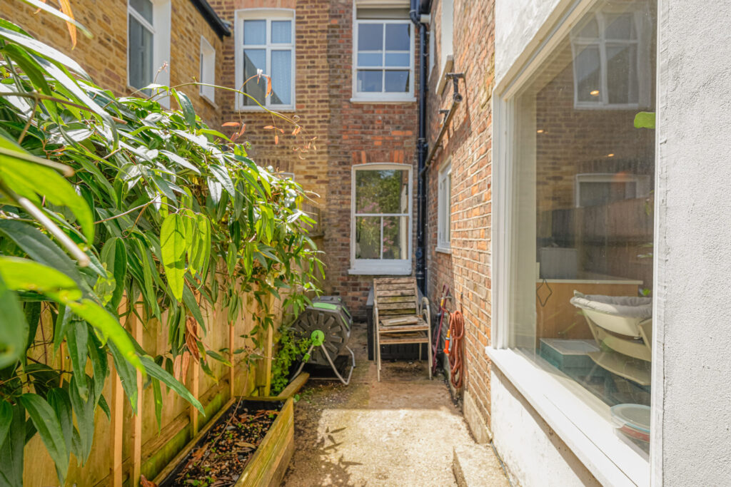 Thorold Road - Bowes Park - London - n22