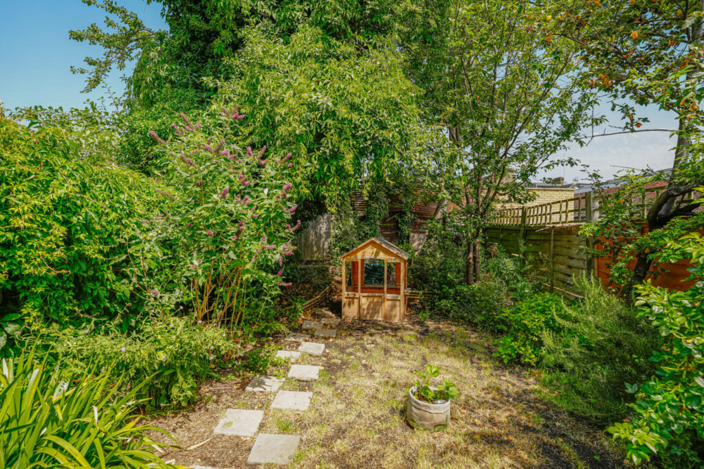 Thorold Road - Bowes Park - London - n22