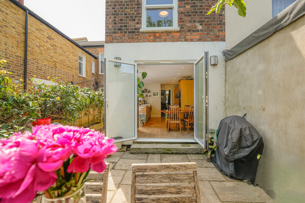 Thorold Road - Bowes Park - London - n22