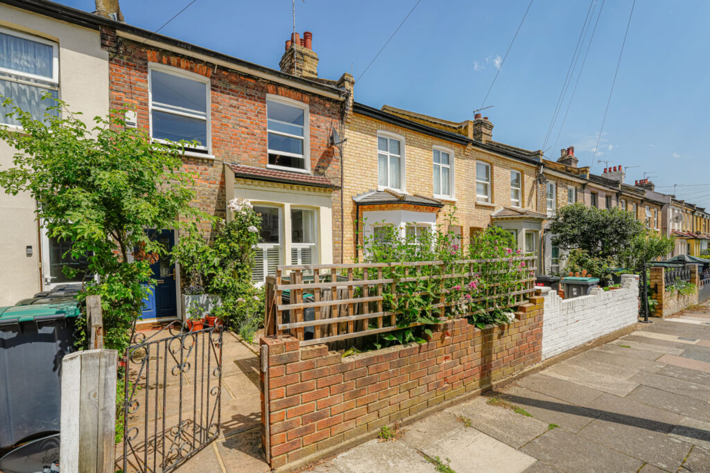 Thorold Road - Bowes Park - London - n22