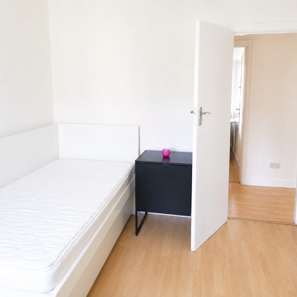 The Lindens, Friern Park - North Finchley  - London - N12
