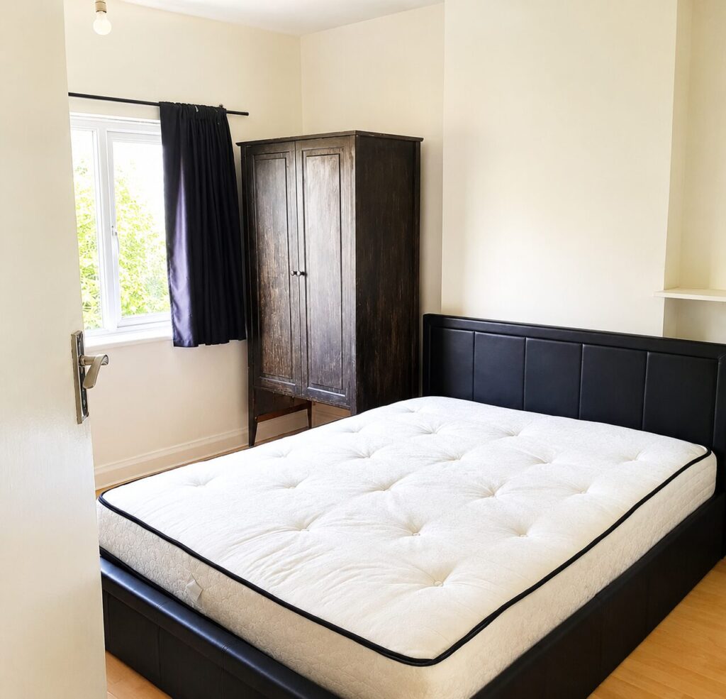 The Lindens, Friern Park - North Finchley  - London - N12