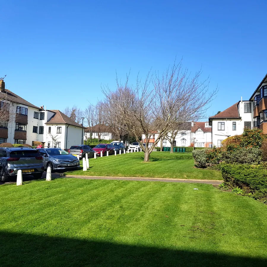 The Lindens, Friern Park - North Finchley  - London - N12