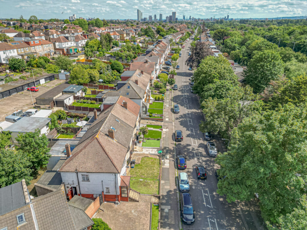 Wanstead Park Road - Ilford - London - IG1 3