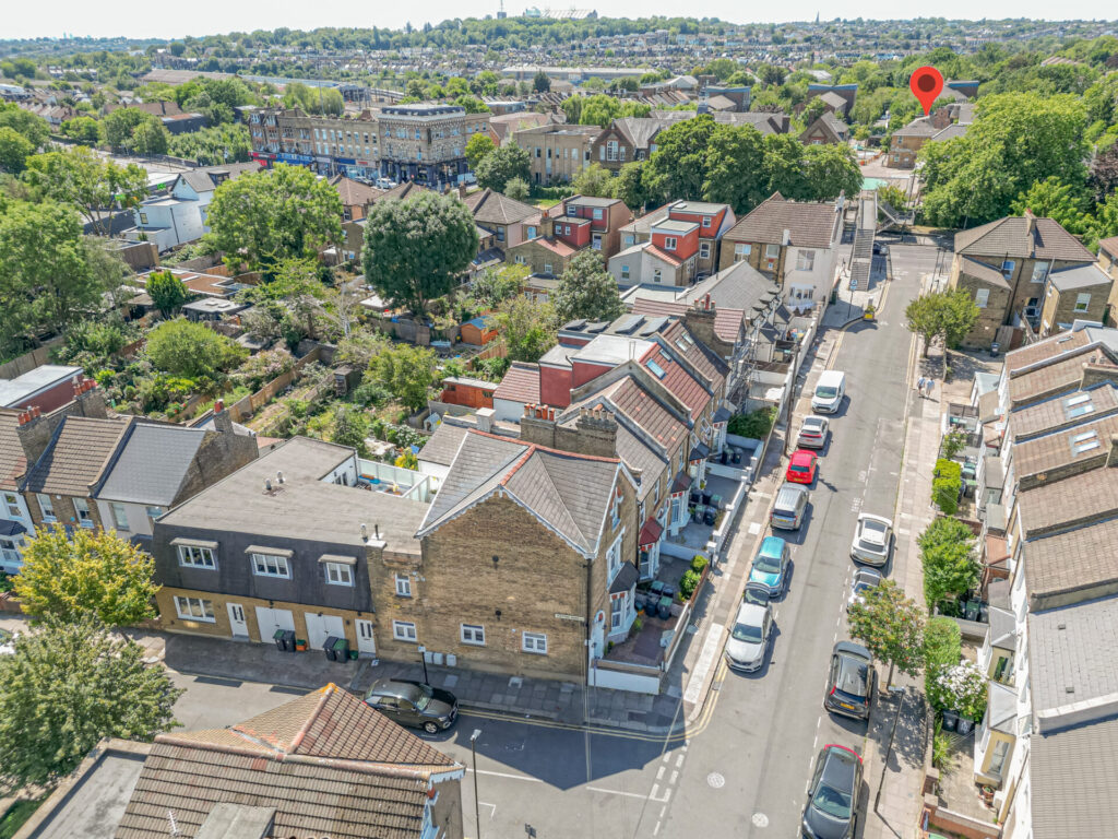 Queens Road - Bowes Park - London - N11