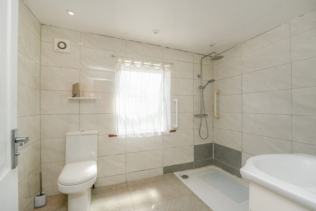 Queens Road - Bowes Park - London - N11