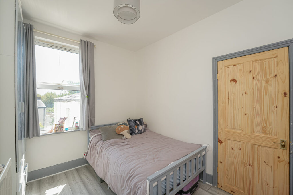 Queens Road - Bowes Park - London - N11