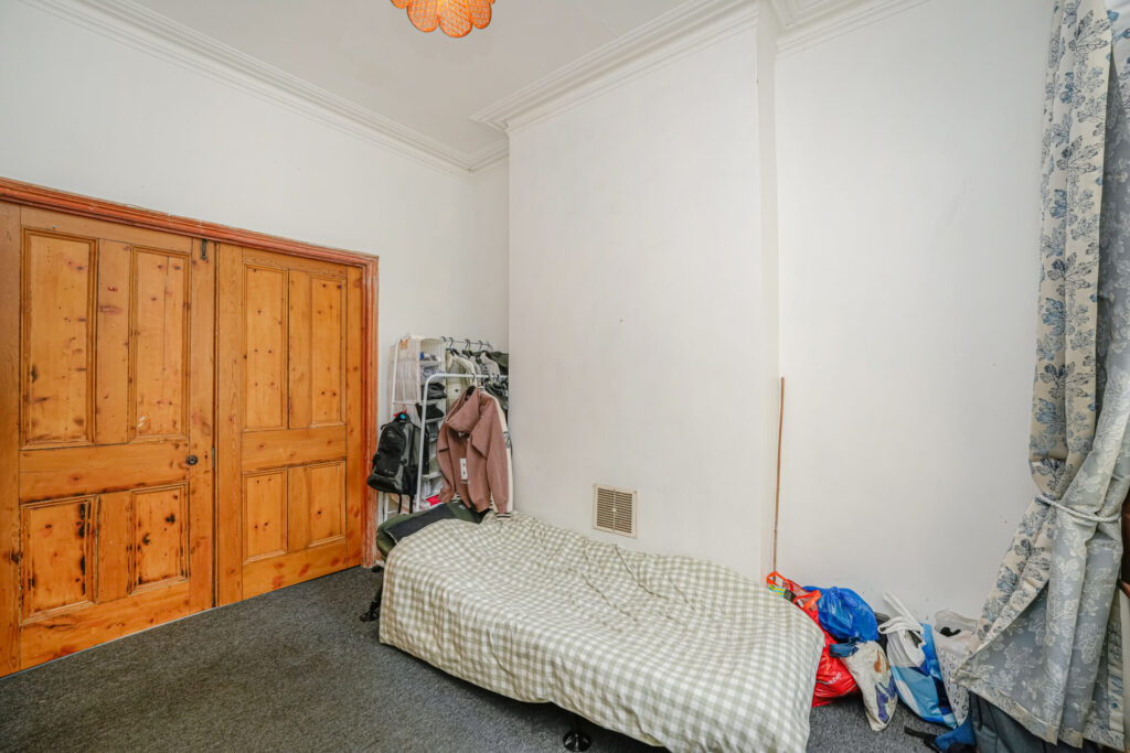 Queens Road - Bowes Park - London - N11