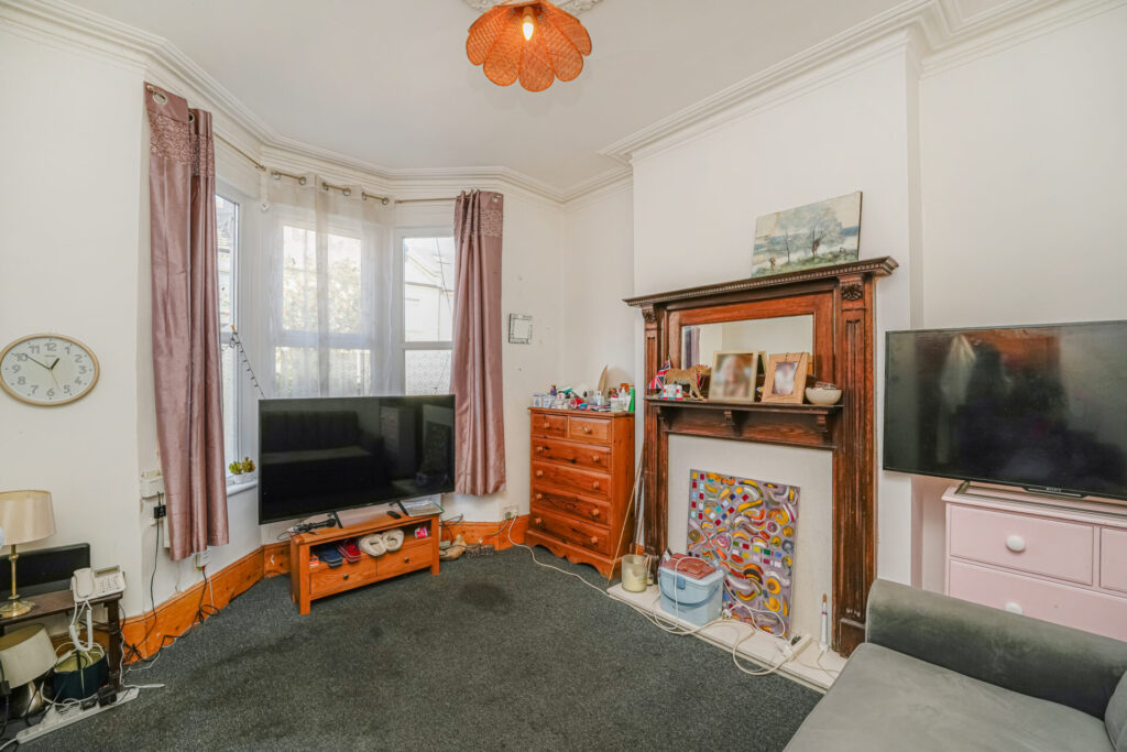 Queens Road - Bowes Park - London - N11
