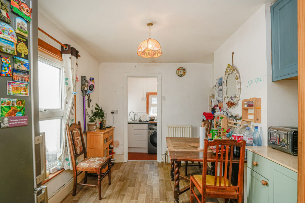 Queens Road - Bowes Park - London - N11