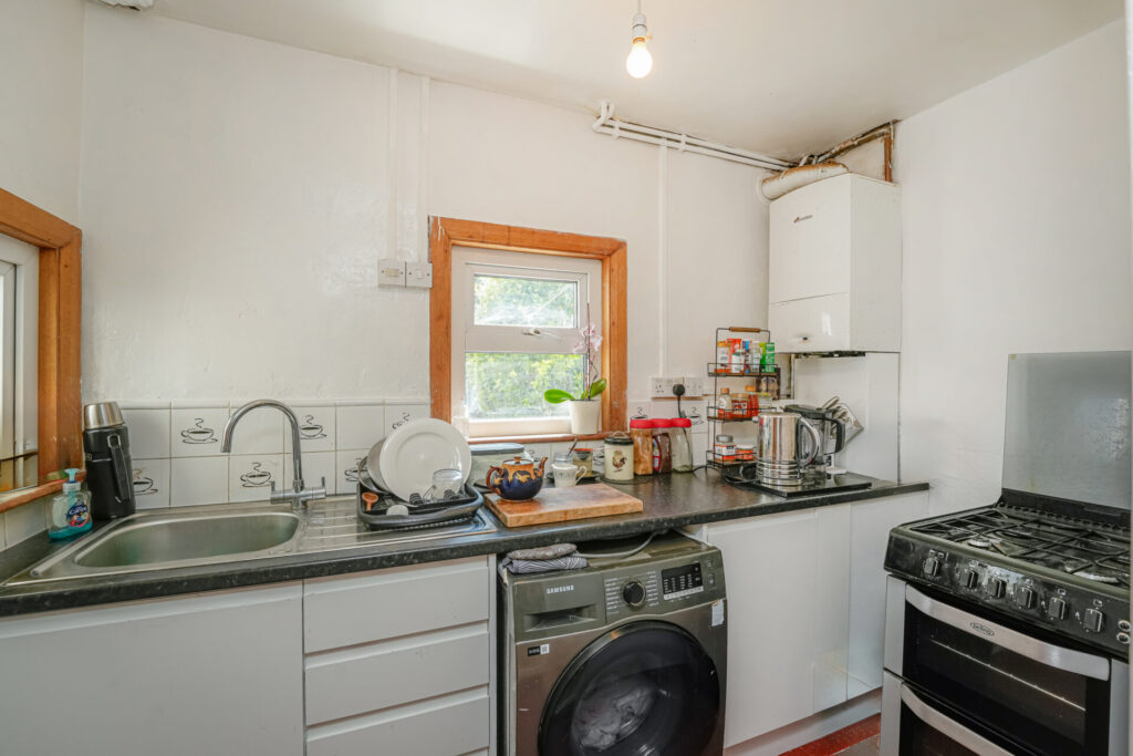 Queens Road - Bowes Park - London - N11