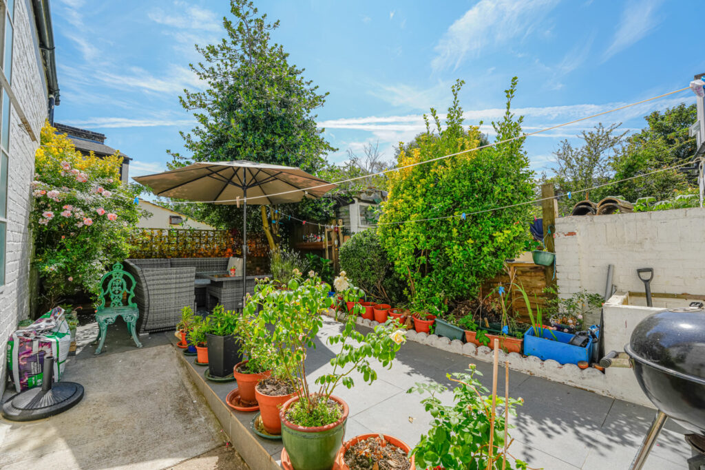 Queens Road - Bowes Park - London - N11