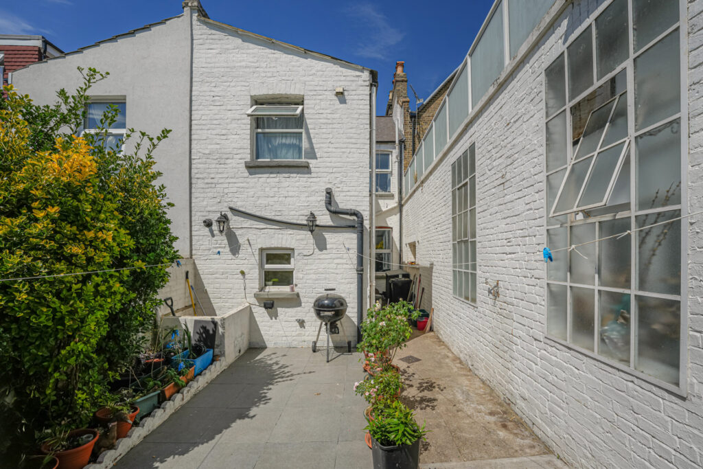 Queens Road - Bowes Park - London - N11