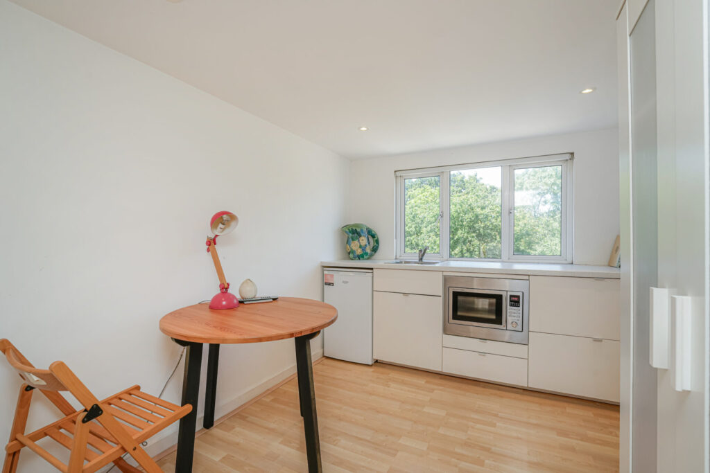 Russell Road - Bowes Park - London - N13